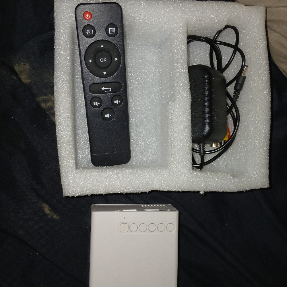 Mini projector - Picture 2 of 5
